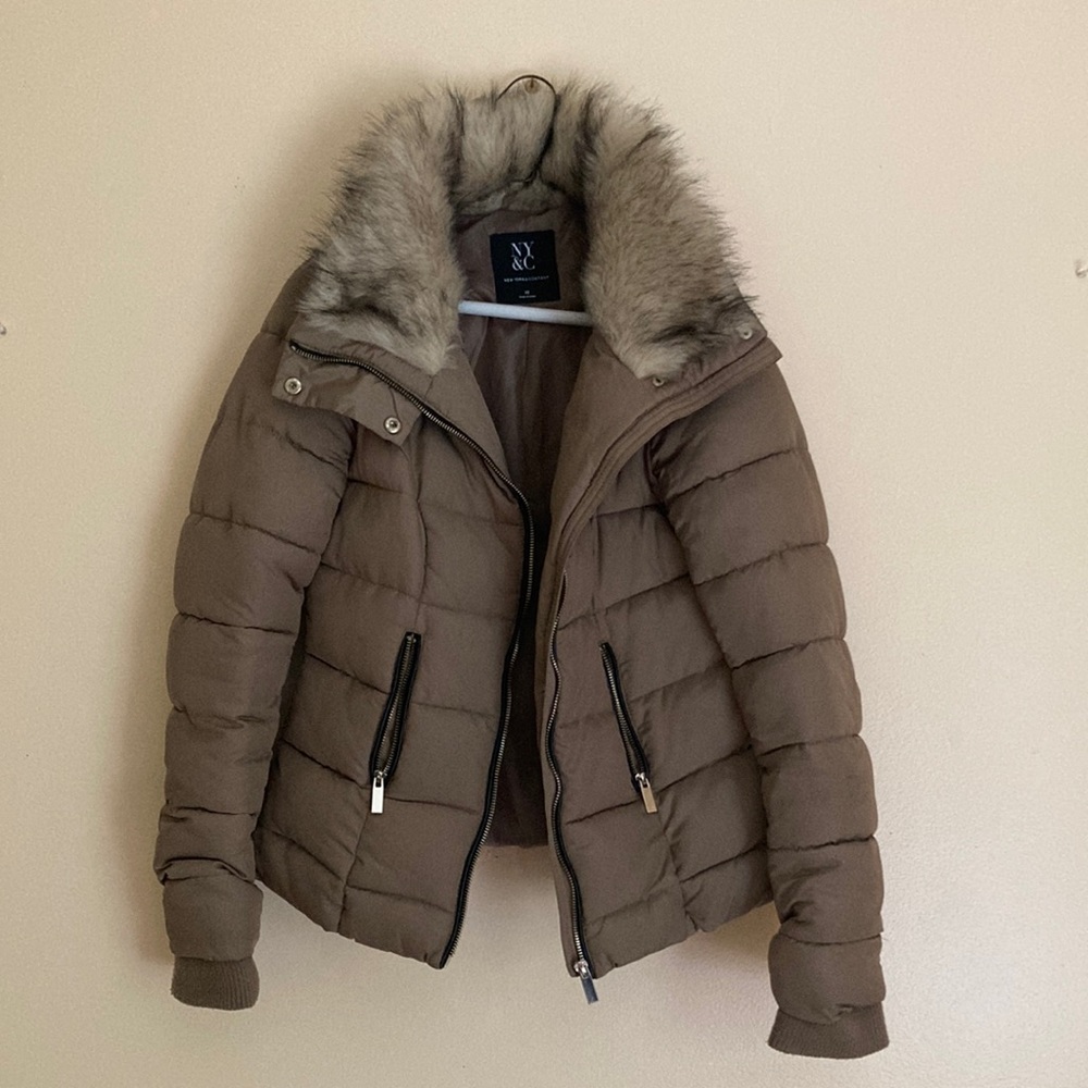 New york and company puffer jacket. Xs. Taupe.